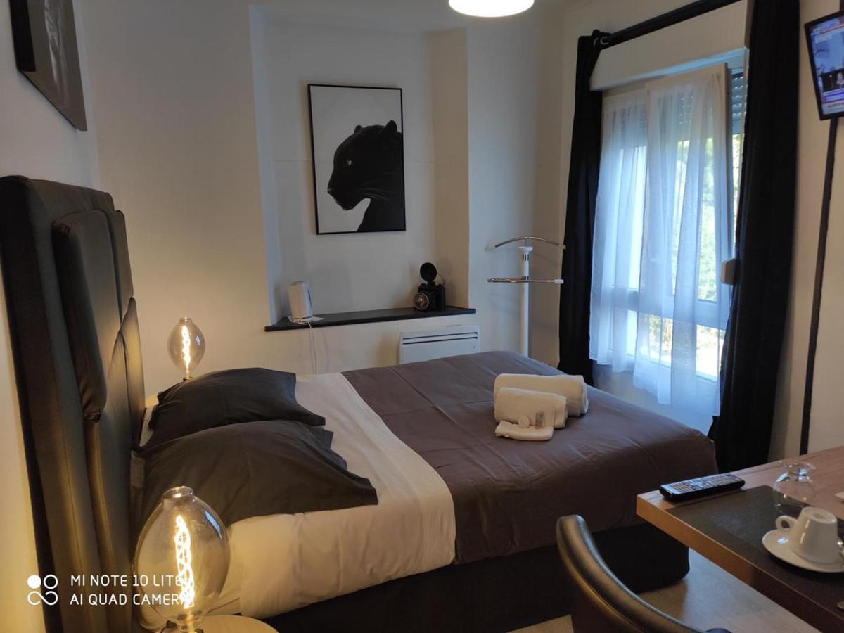 Chooz Auberge De La Voute מראה חיצוני תמונה