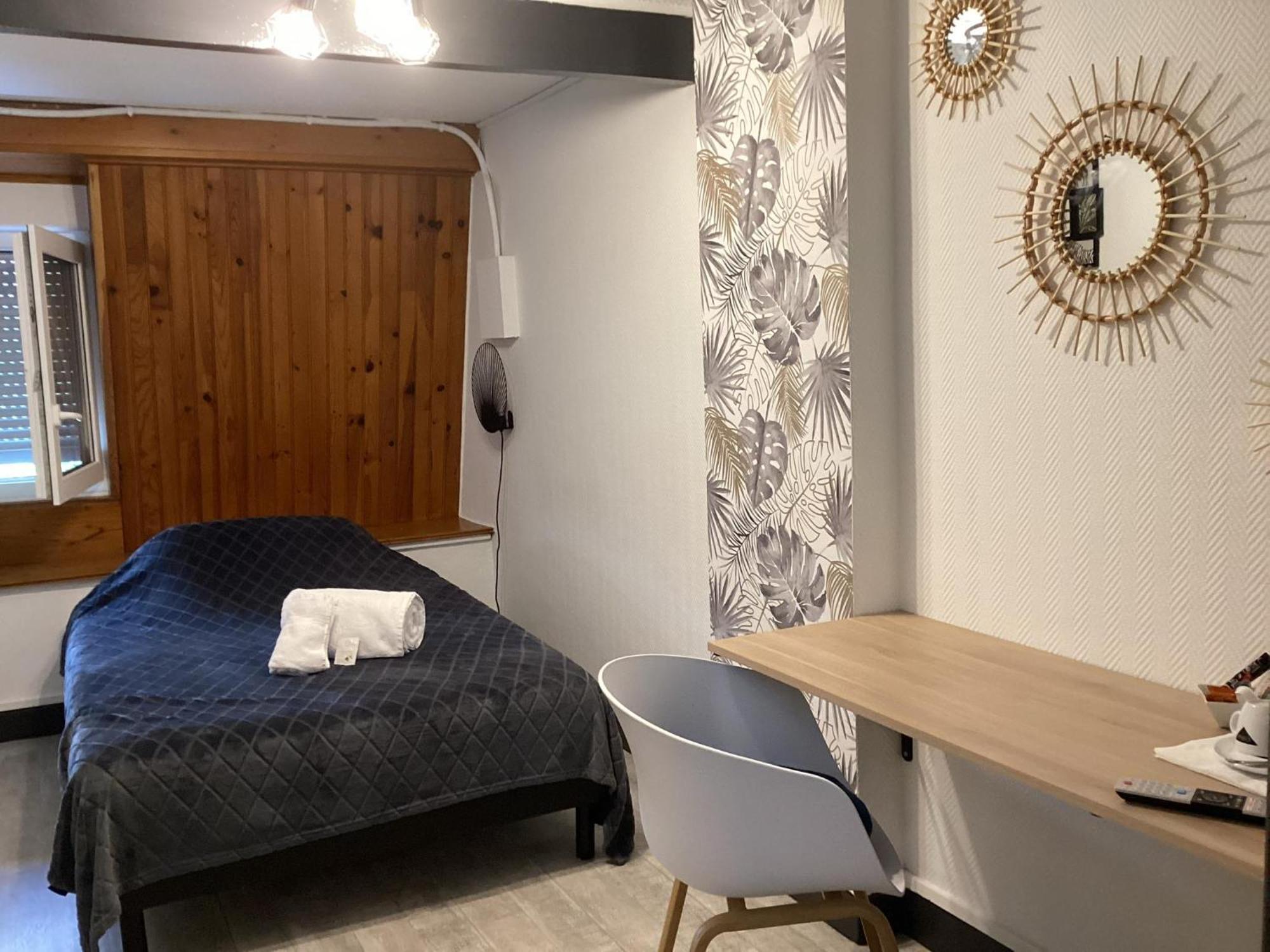 Chooz Auberge De La Voute מראה חיצוני תמונה